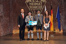 Heimatminister Albert Füracker und Kunstministerin Prof. Dr. med. Marion Kiechle prämieren 100 Heimatschätze
